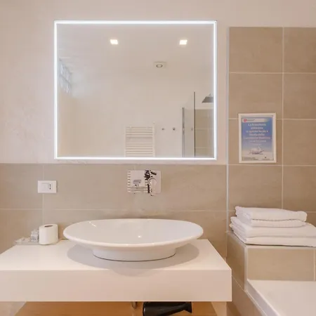 לינה וארוחת בוקר Saffi67Rooms 4*